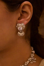 Load image into Gallery viewer, Dilnaaz Ear Studs