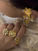 Load image into Gallery viewer, Son Chiraiya Phool Ring
