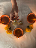 Load image into Gallery viewer, Sunehri Mor Studs
