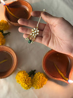 Load image into Gallery viewer, Sunehri Haryali bindi
