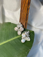 Load image into Gallery viewer, Flora- Gleam Studs
