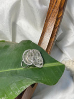 Load image into Gallery viewer, Flora- Bloom Ring
