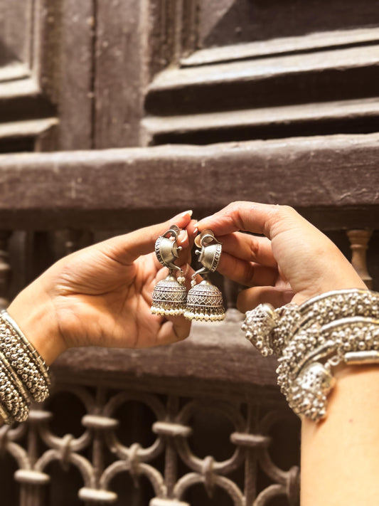 Raagni Kaitli Jhumki