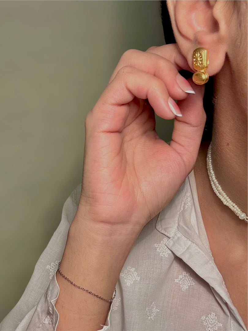 Hemakshi Pearl Choker Set